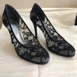 Stuart Weizmann LaceSwoon Heels
